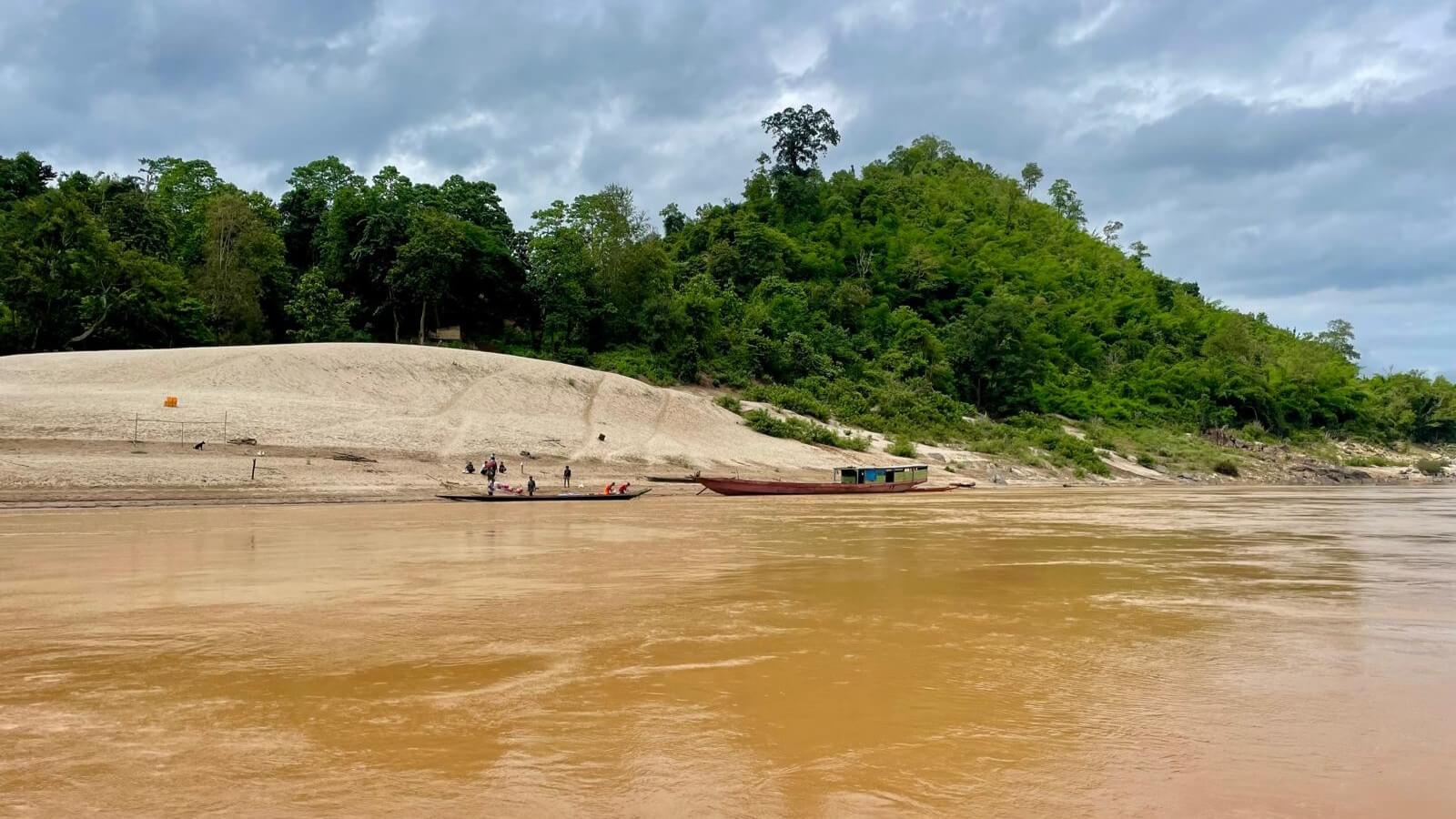 slow boat down mekong river between thailand and laos