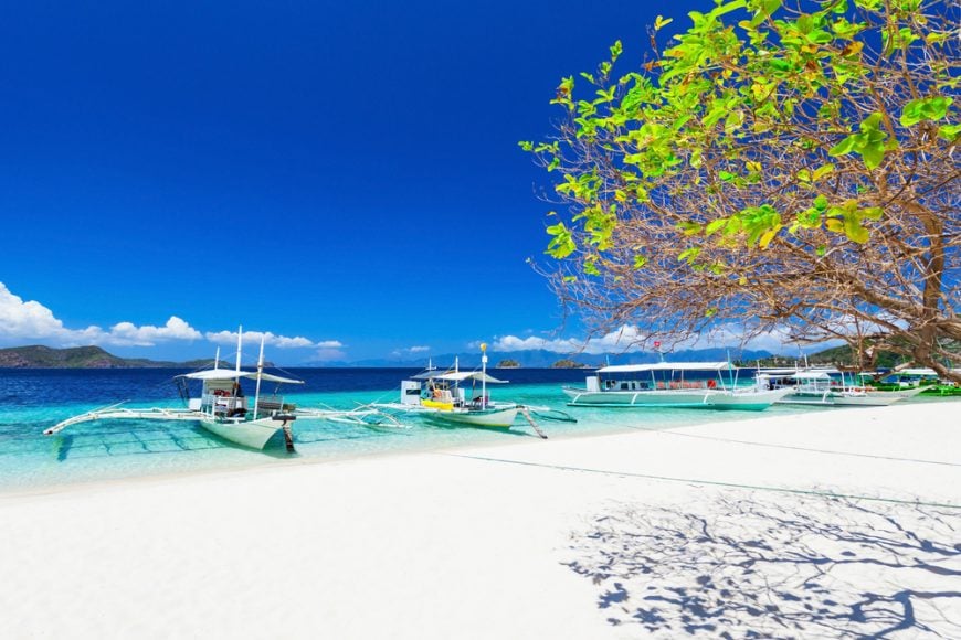 Backpacking Philippines • 2021 (EPIC BUDGET TRAVEL GUIDE) - Shutterstock 533224276 870x580