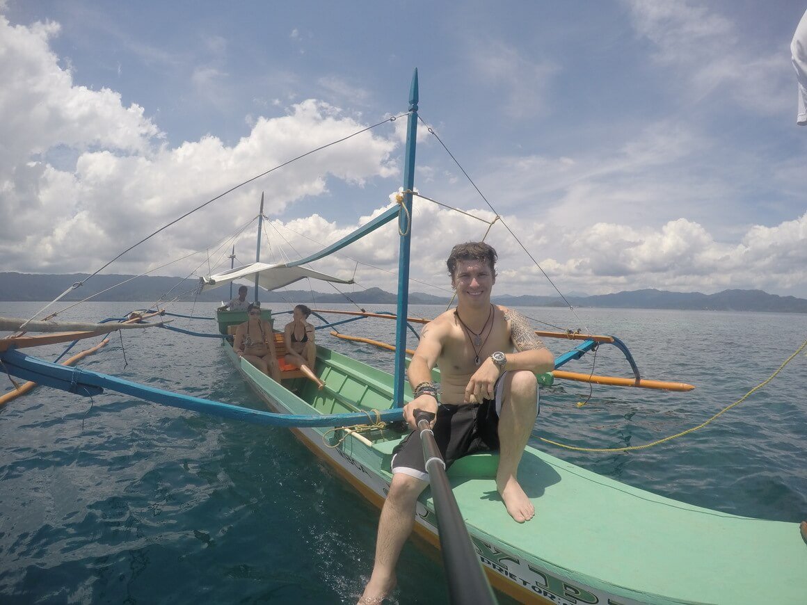 Will taking a selfie on a traditional Filipino boat under the sun