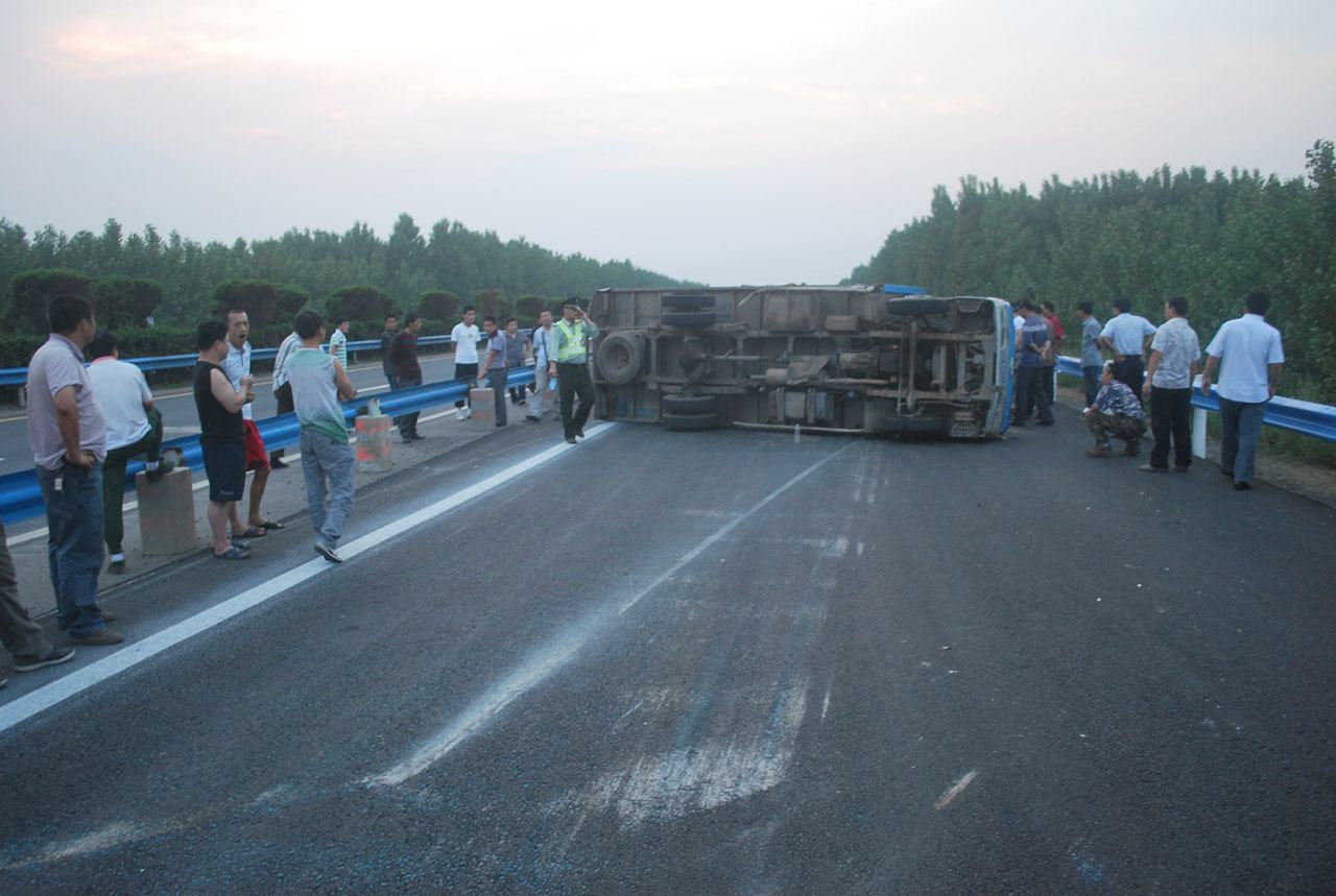 A bus crash en route from chiang mai to luang prabang