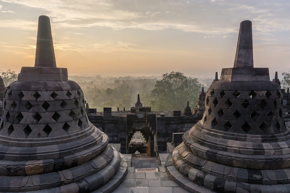 Backpacking Indonesian temples
