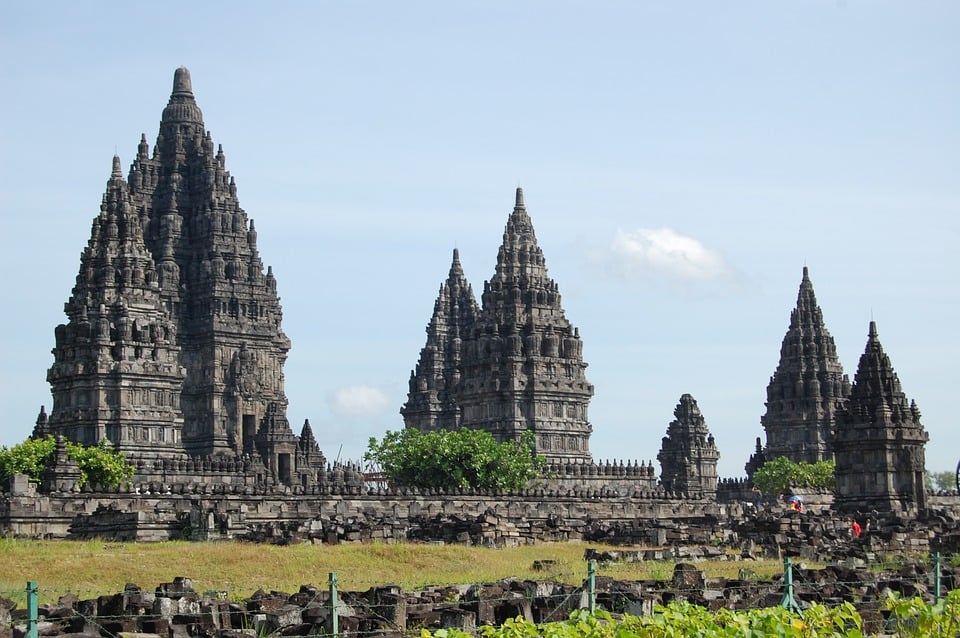 backpacking Indonesian temples