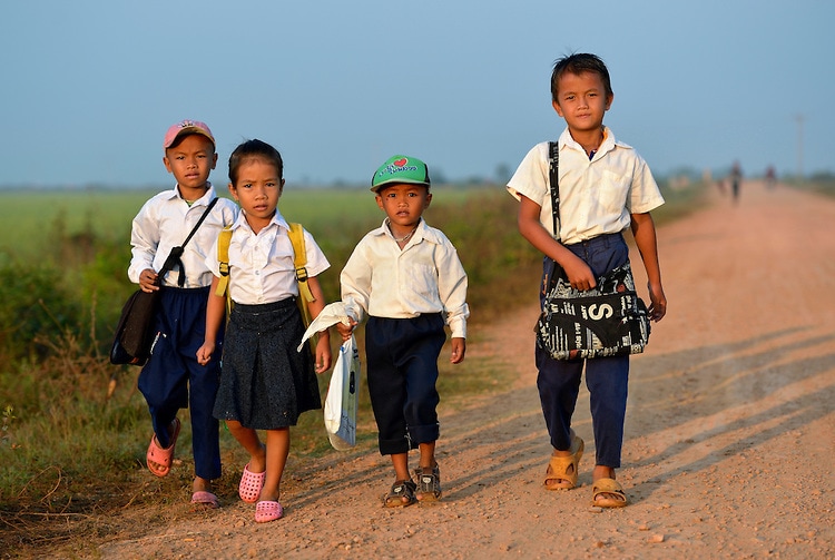 Volunteering with children in Cambodia