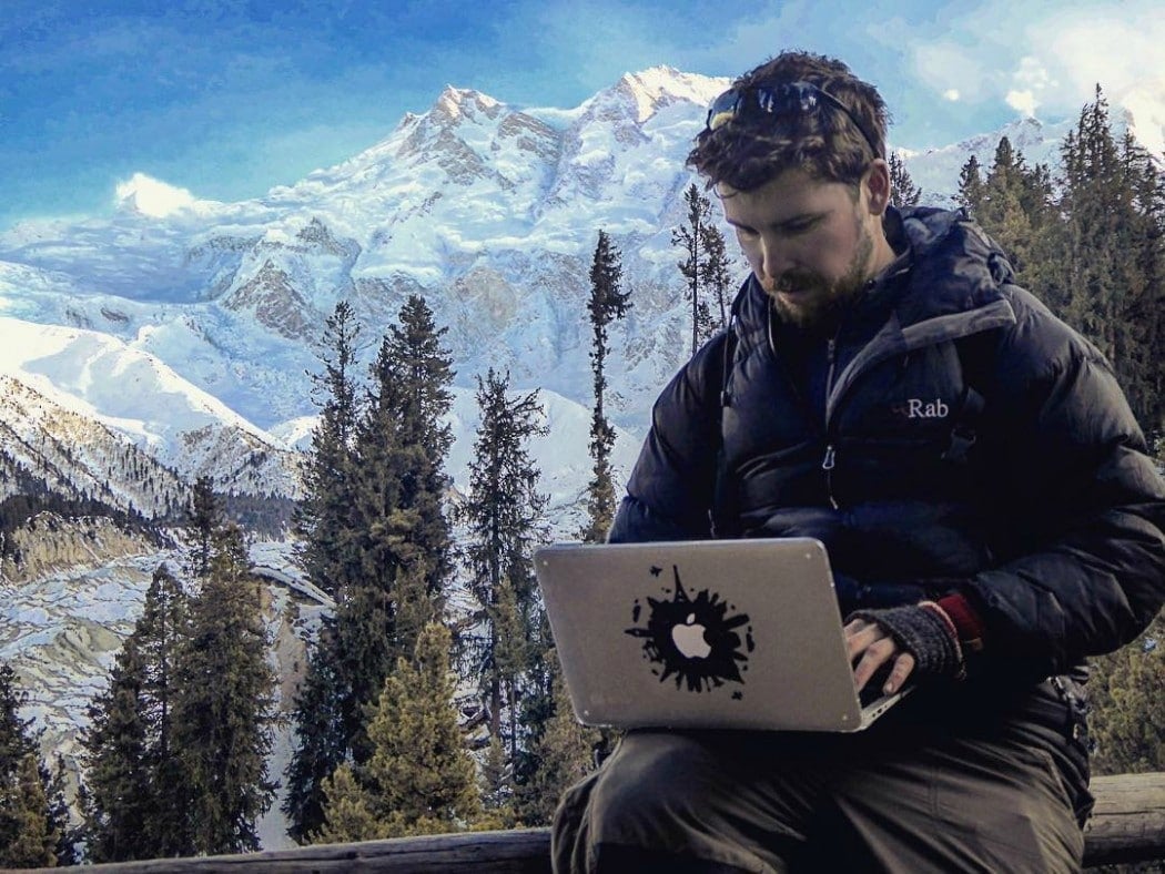 How to become a web designer and travel the world