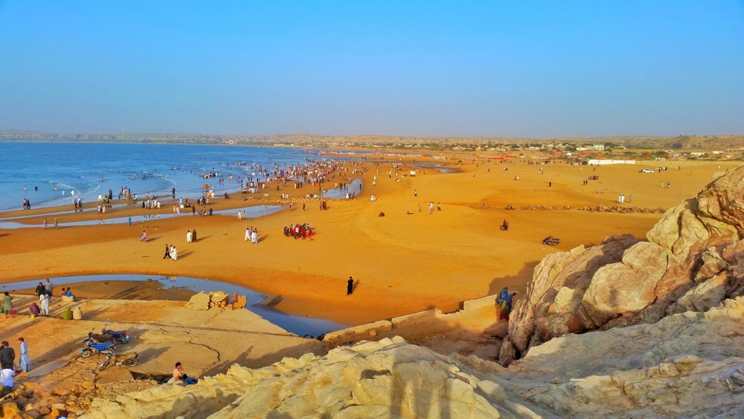 pakistani beaches karachi balochistan