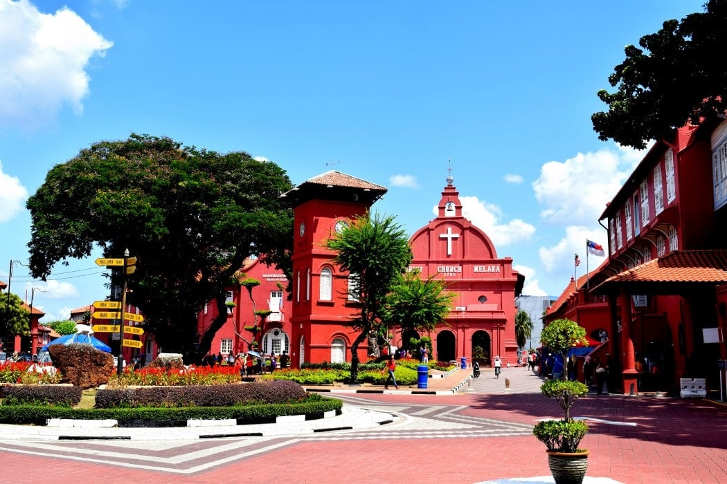 backpacking Malaysia on a budget travel guide backpacking Malaysia on a budget travel guide