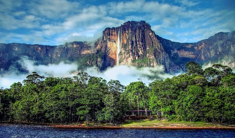 8 EPIC Reasons to Visit Venezuela