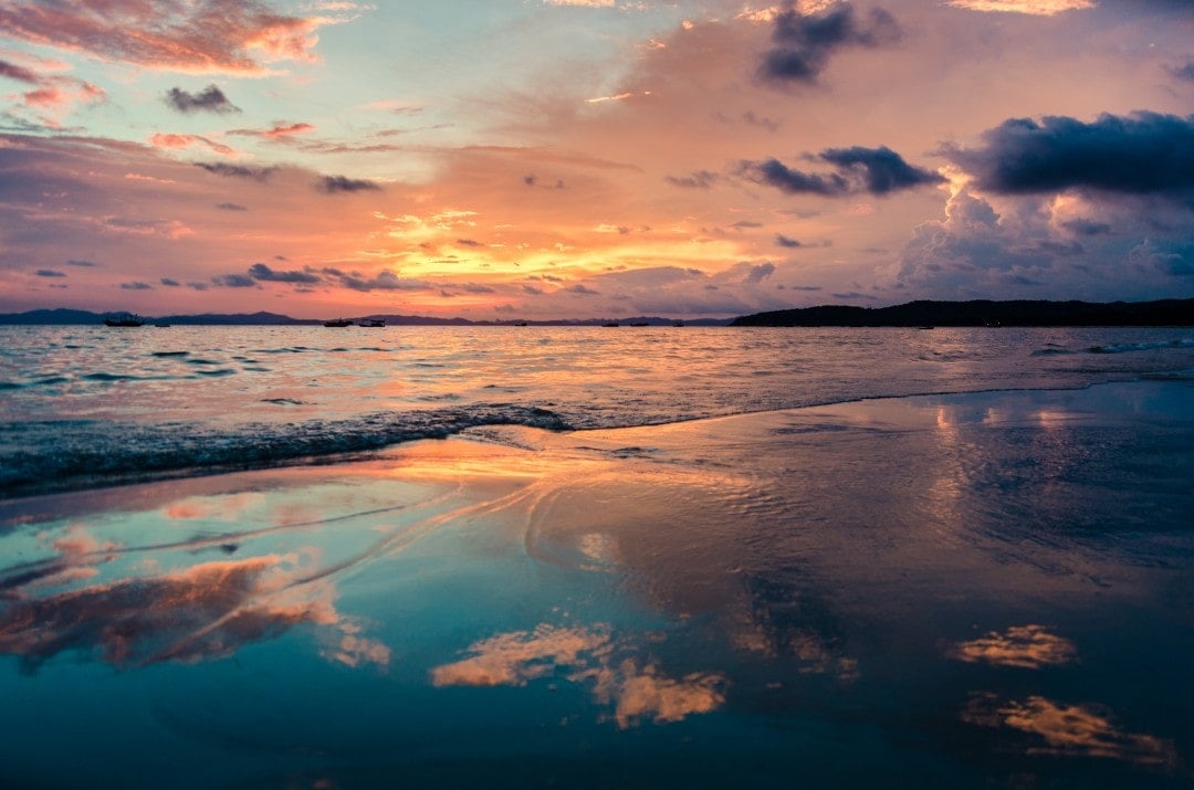 things to do tahiti - sunset watching