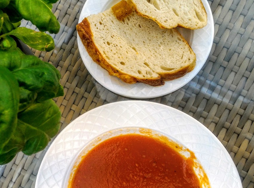 Iceland tomato soup and bread