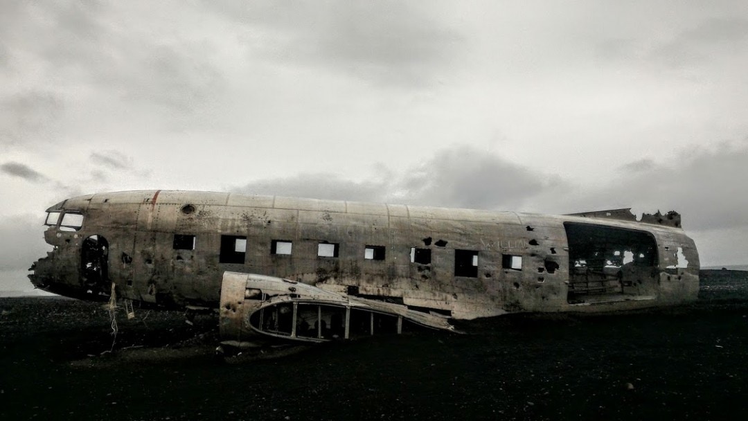 DC Plane Crash under cloud cover