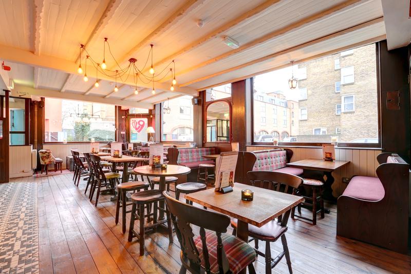 Another London Hostel for Lovestruck Couples - PubLove @ The Exmouth Arms