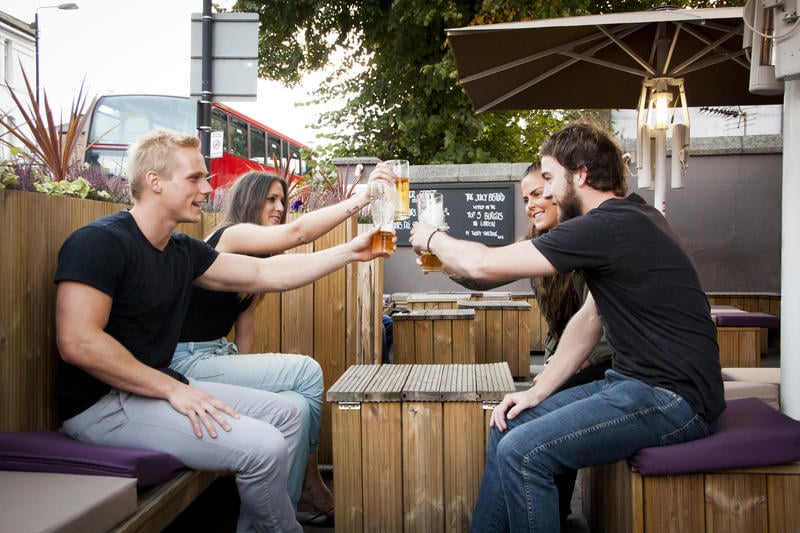 A London Backpackers Hostel for Beer and Burger Lovers - Pub Love @ The Steam Engine Waterloo