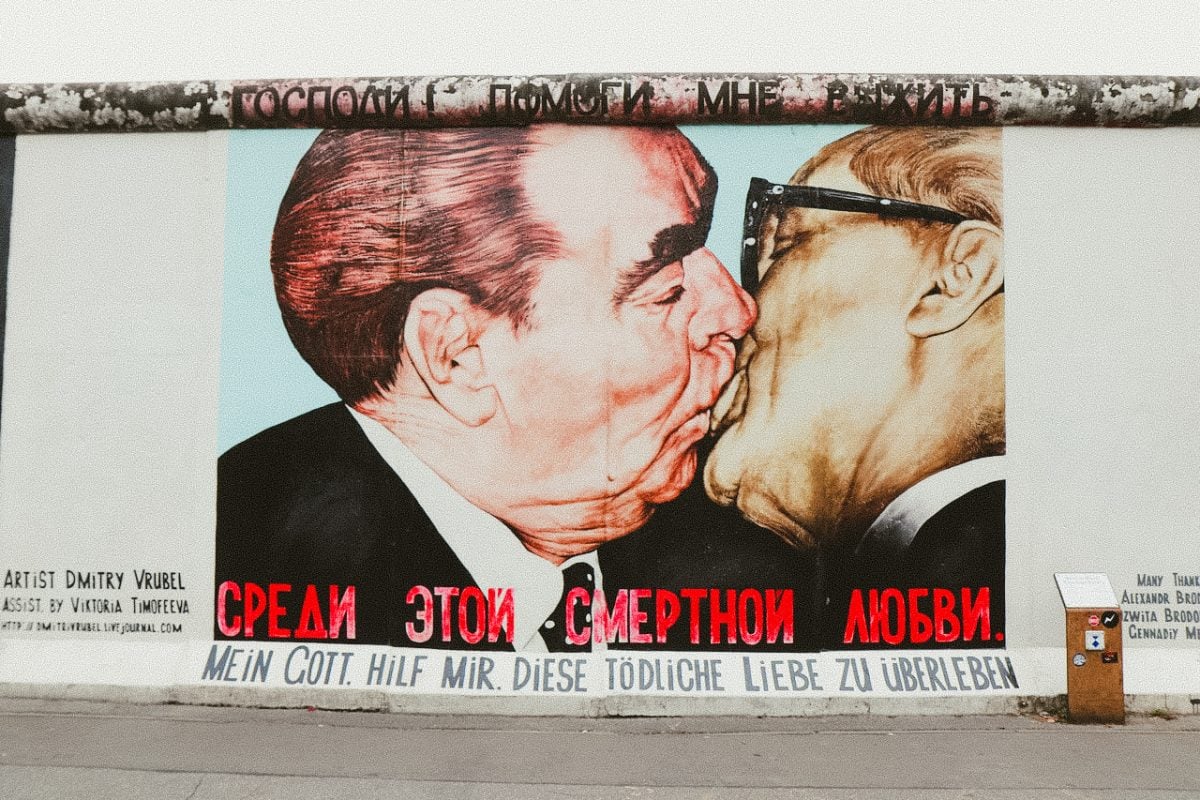 visit berlin east side gallery