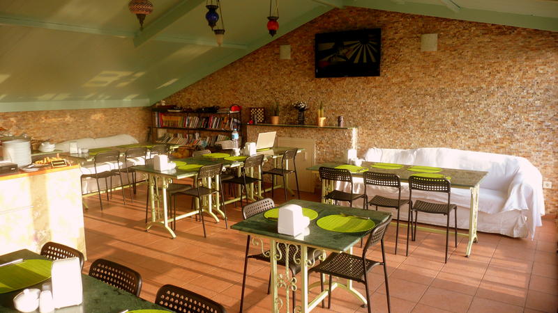 sunny morning light coming into the free breakfast dining room at Agora Hostel & Guesthouse best hostels in Istanbul