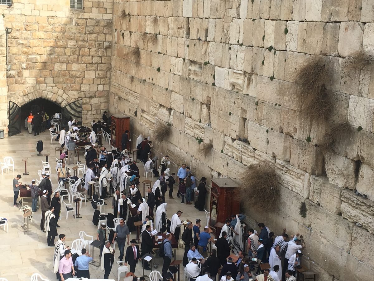 Travel to the western wall