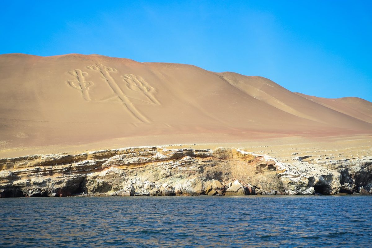 Visiting Ballestas and its lines