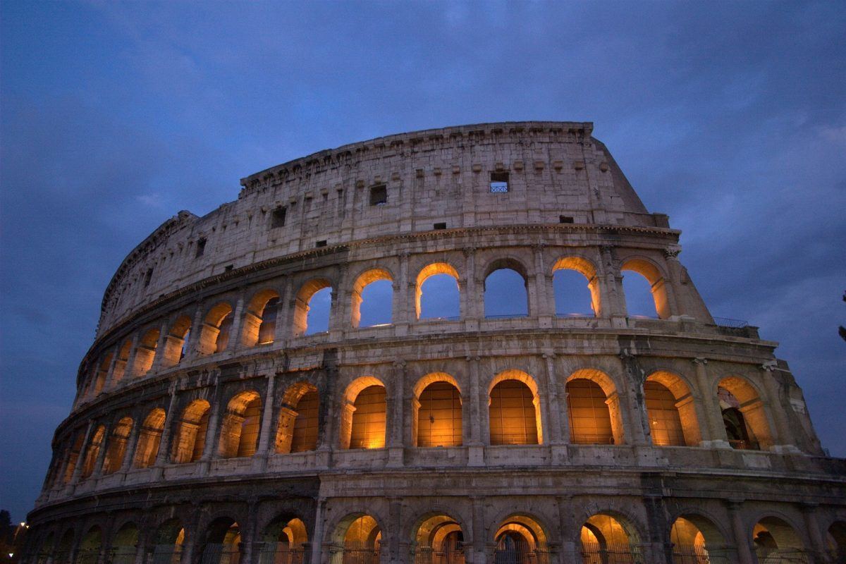 colosseum at night in rome italy