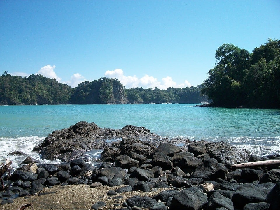 hiking in manuel antonio national park