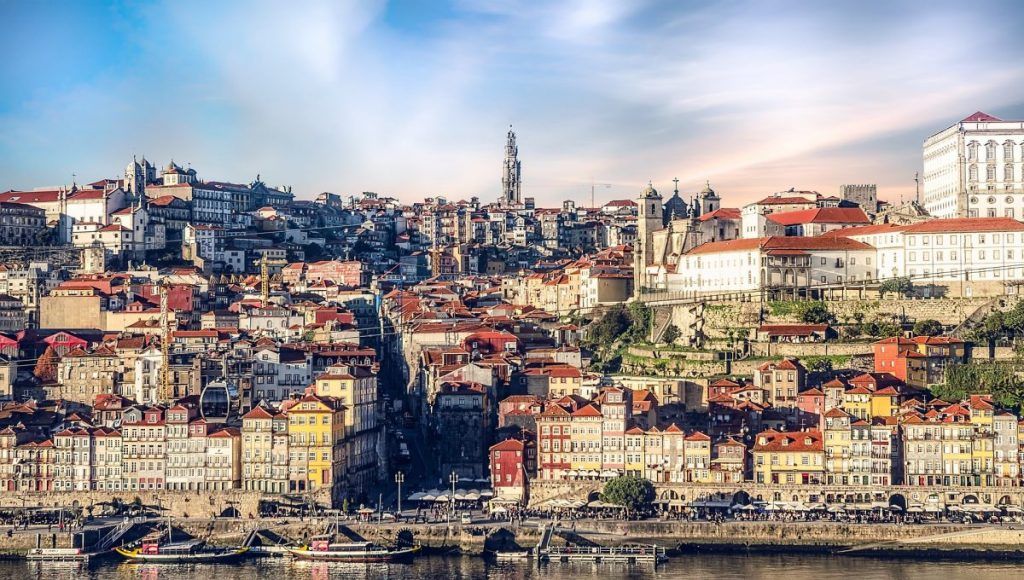 porto_by_the_river_douro_portugal