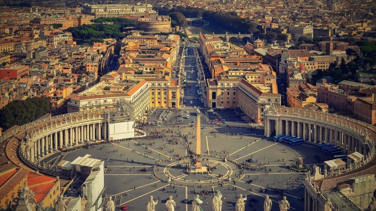 st peters square in vatican city