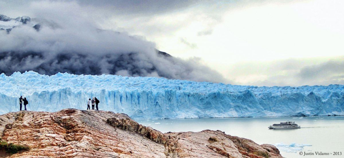 people-at-perito-moreno-glacier