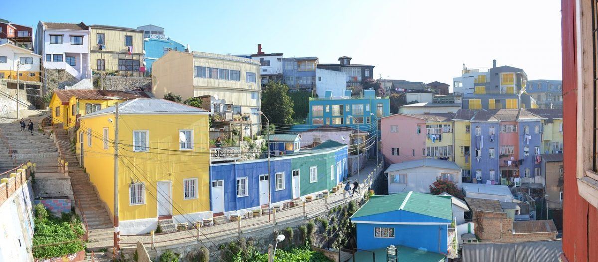 pretty valparaiso chile buildings