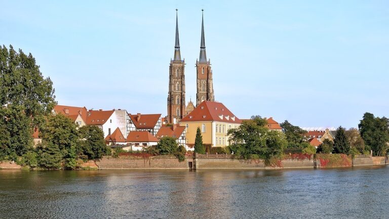 10 AMAZING Hostels in Wroclaw (Insider Guide!)
