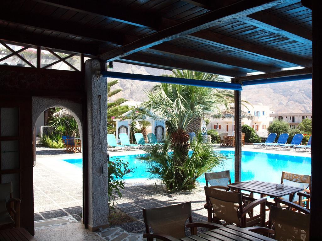 Holiday Beach Resort best hostels in Santorini