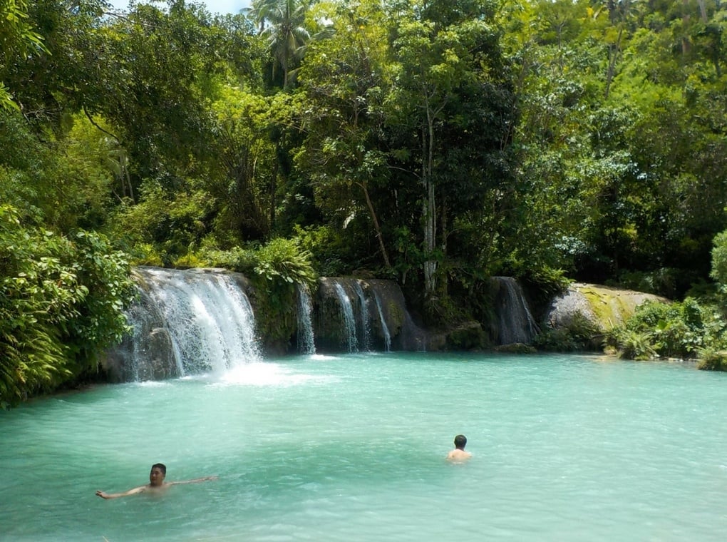 Cambugahay Falls - einer der schönsten Wasserfälle der Philippinen und der Insel Siquijor