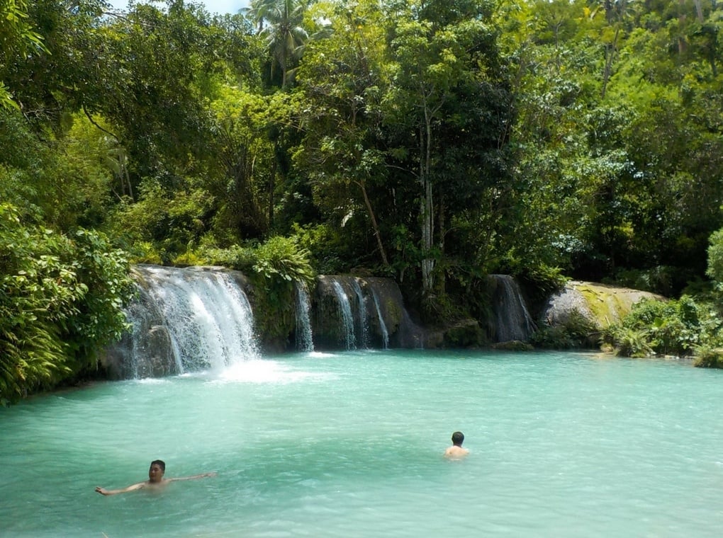 Cambugahay Falls - one of the most beautiful waterfalls in the Philippines and Siquijor island