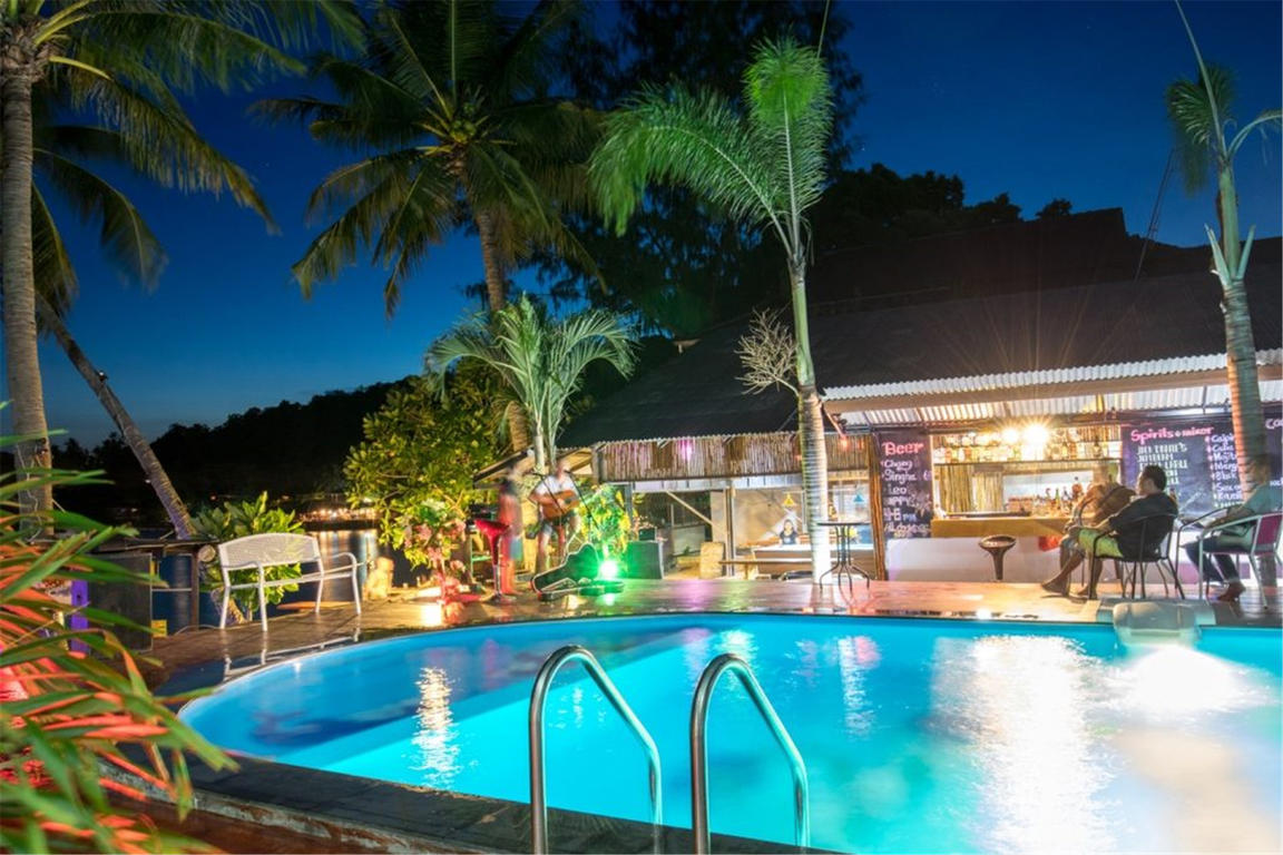 Carabao Diving Resort best hostels in Koh Tao