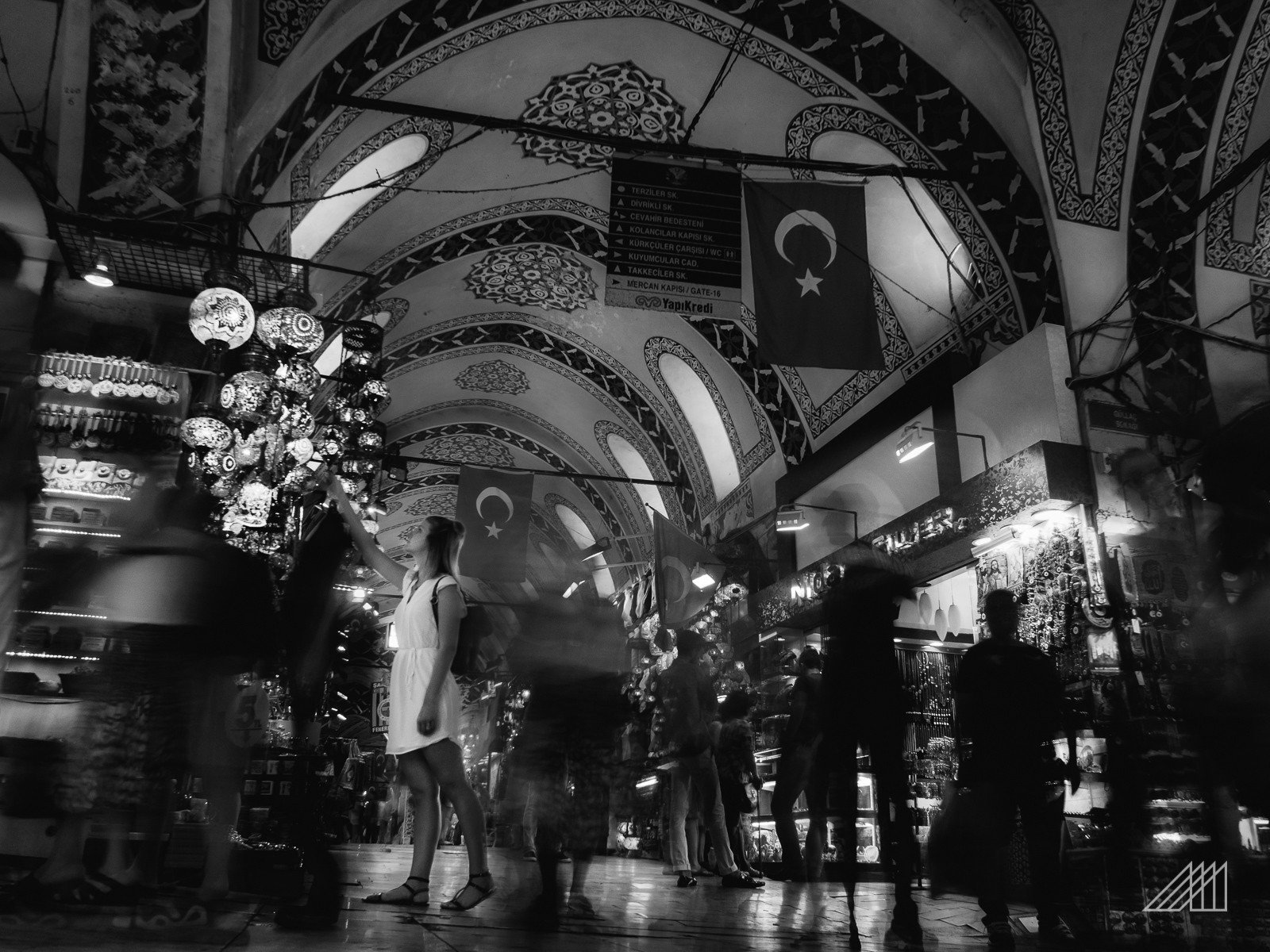 girl at the grand bazaar istanbul