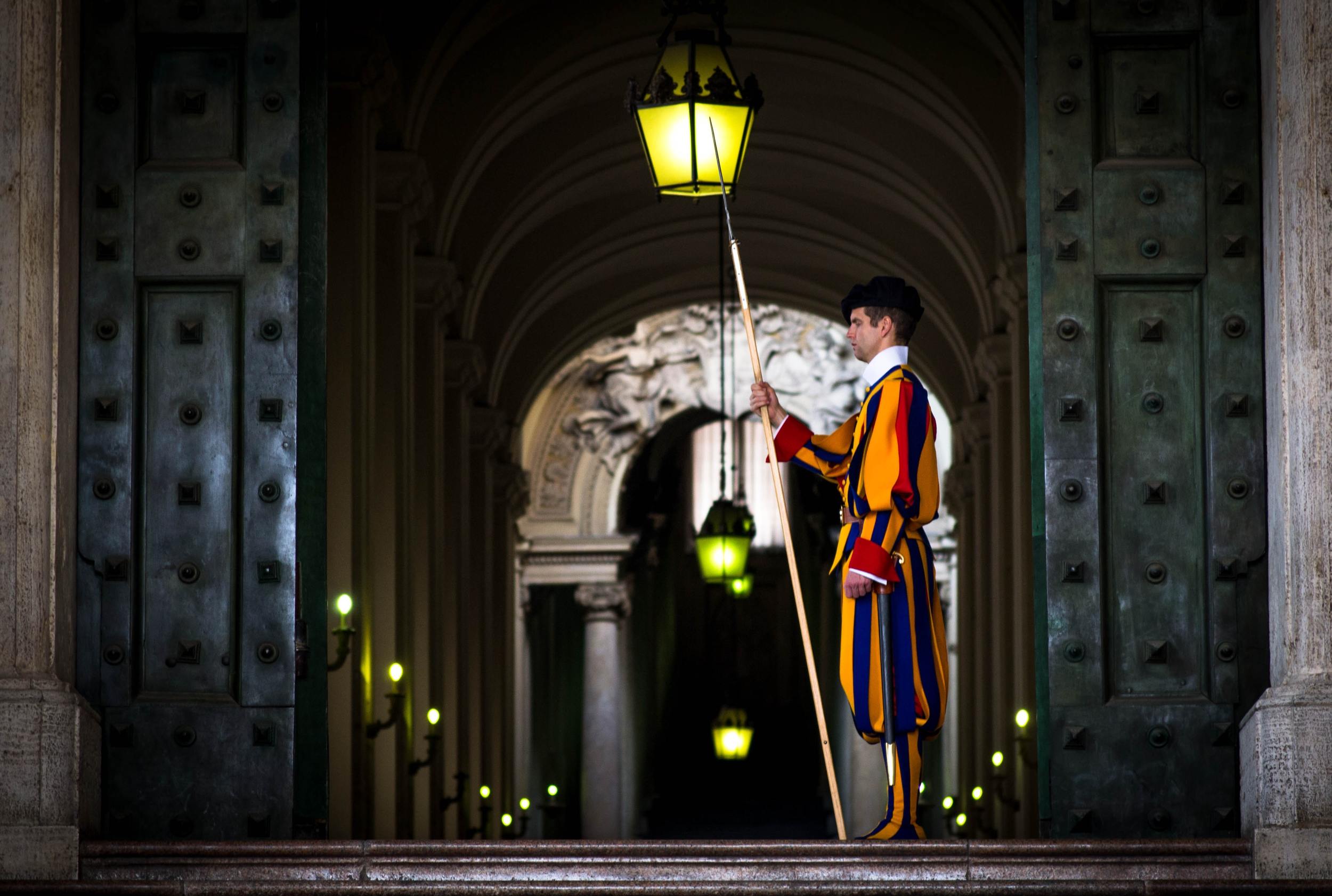 basilica-cathedral-dome-swiss guard