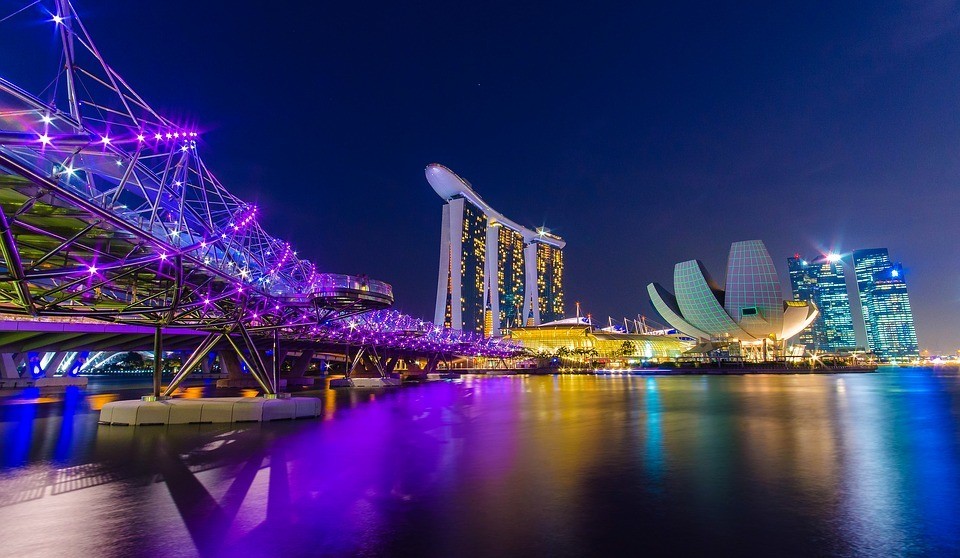 Marina Bay Sands, the Esplanade, and the ArtScience Museum.