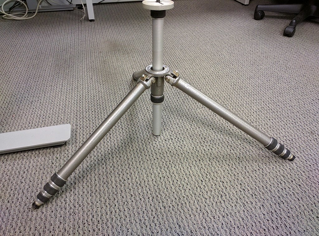 tripod-G226 low angle