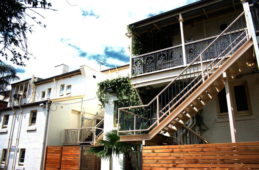 glenelg beach hostel backpacking adelaide