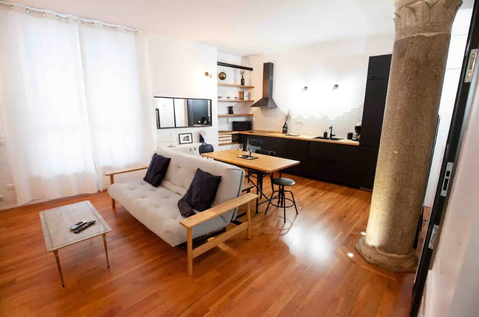 Cozy Modern Colosseum Flat