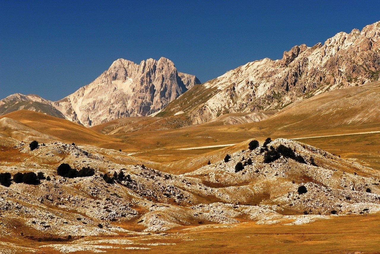 gran-sasso-Apennine-Mountains