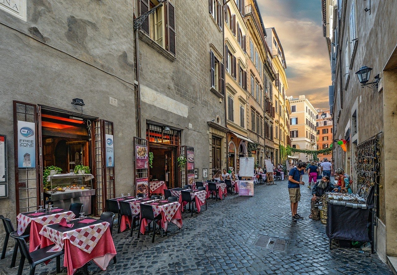 backpacking-rome-ristorante-and-tables