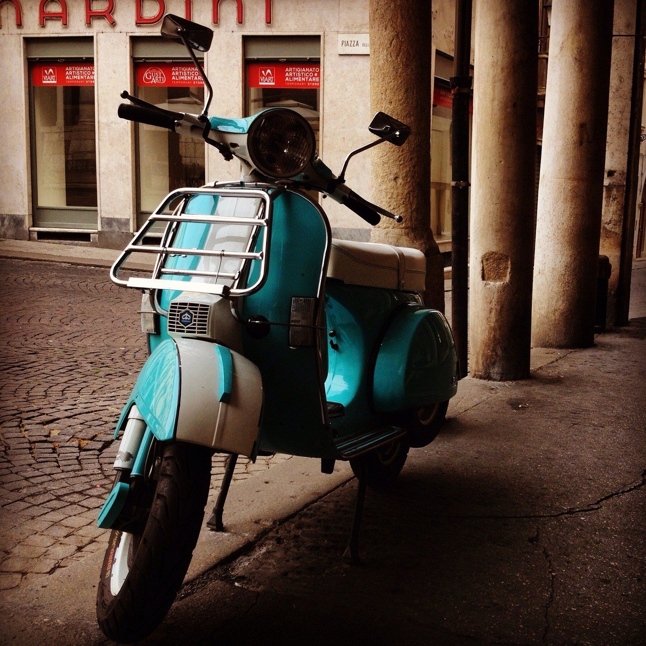 vespa-scooter-in-rome