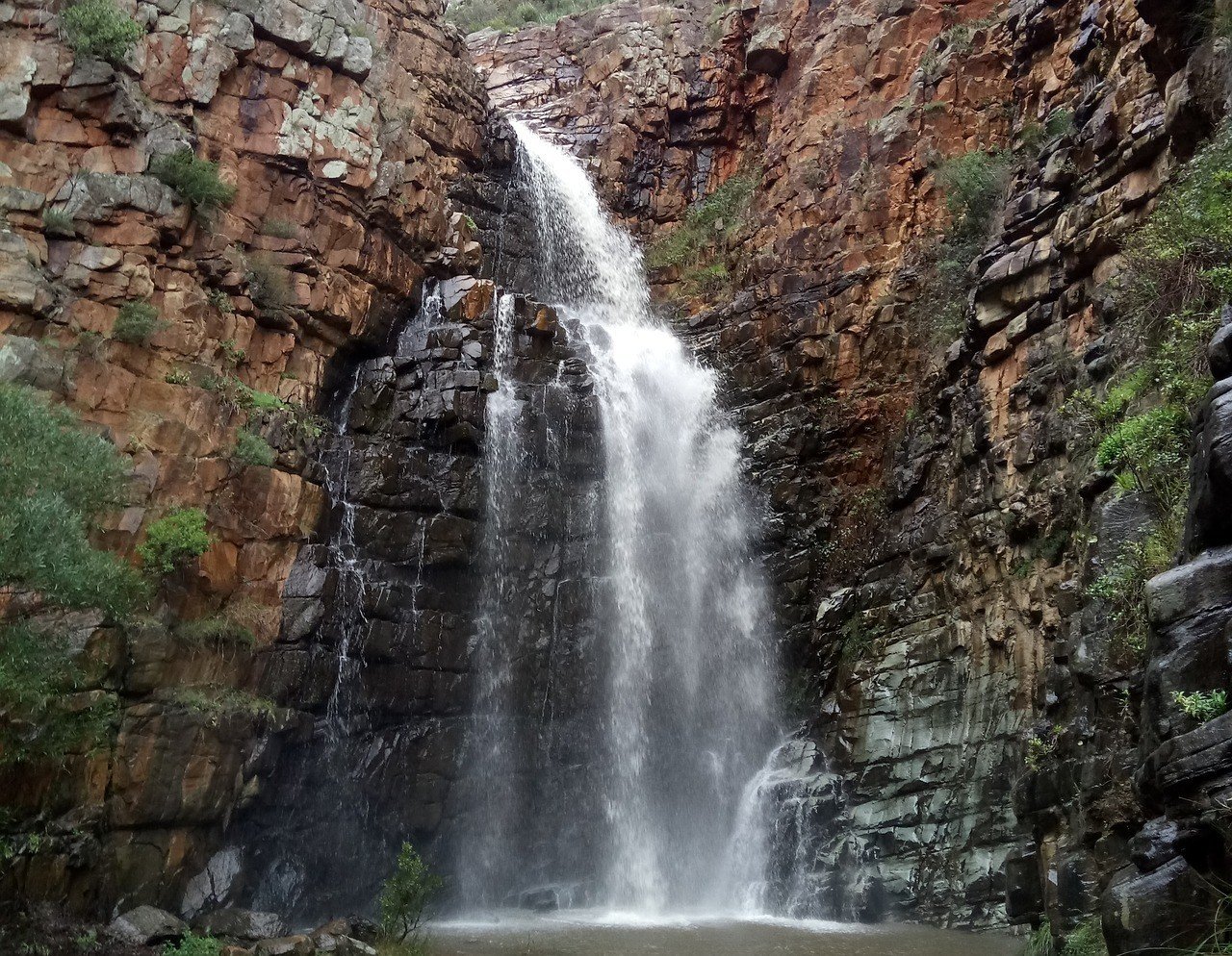 waterfall in morialta park