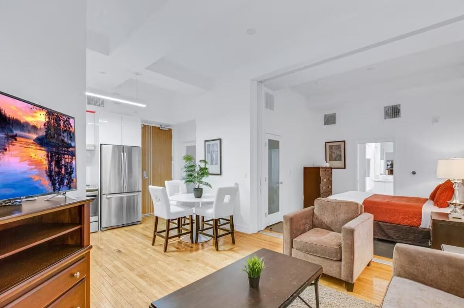 2 Bedroom apartment with rooftop pool & gym