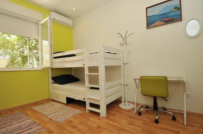  Oasis Hostel