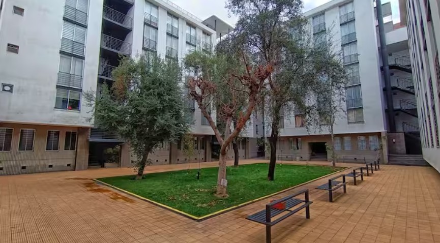 Room With a Private Bathroom Airbnb in Santiago.