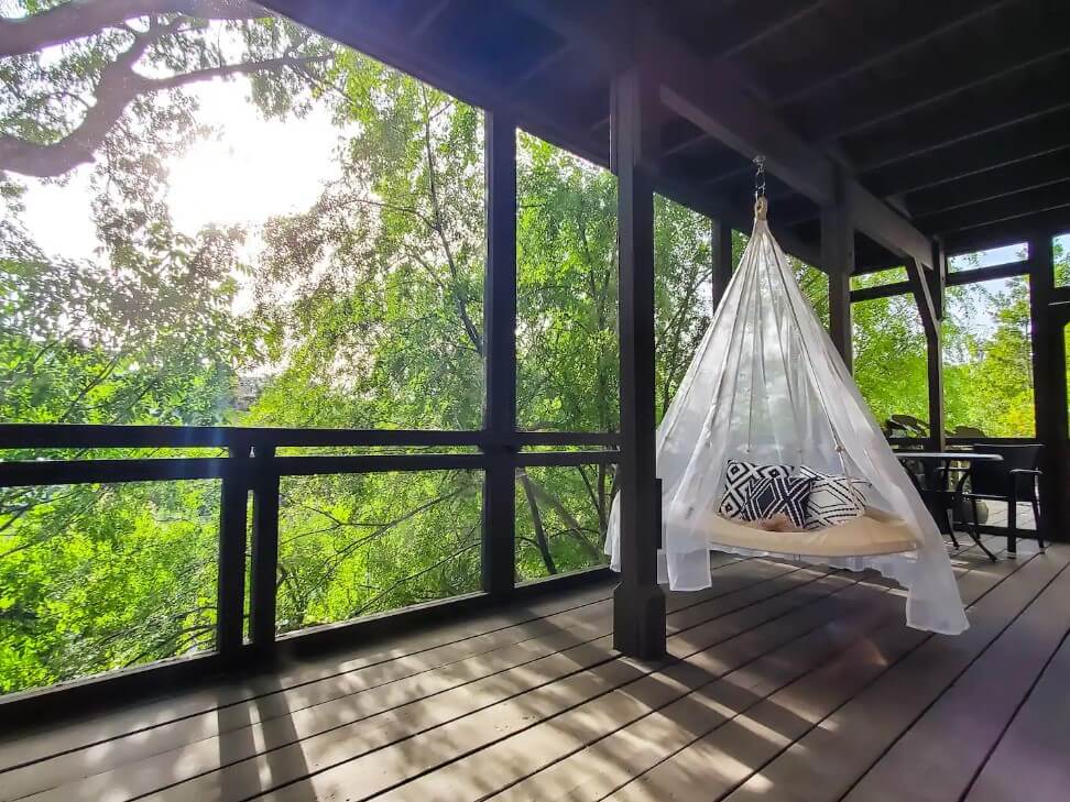 Tree House Getaway in the Hollywood Hills