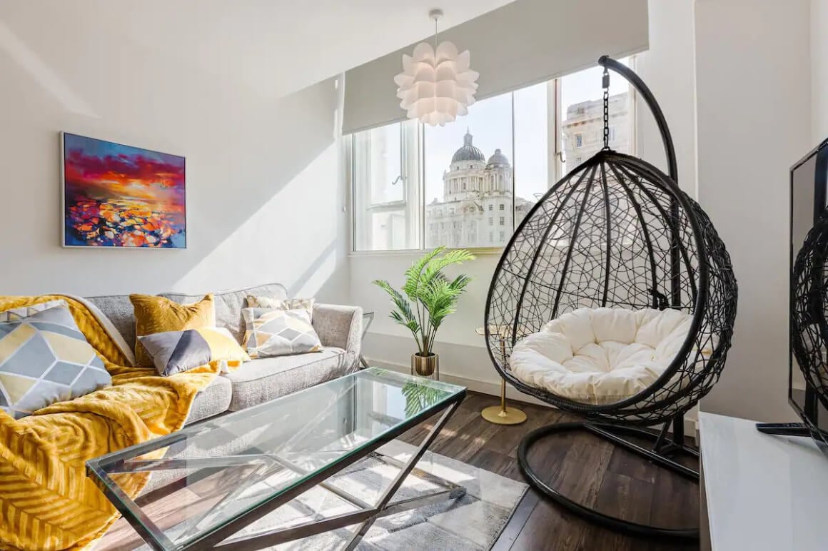 City Centre stylish Apt with Liver building view