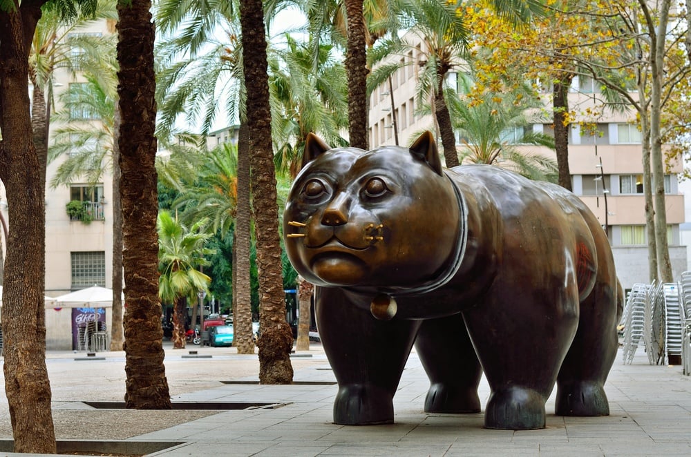 El Raval Cat Statue - Where to stay in Barcelona for enourmous cats