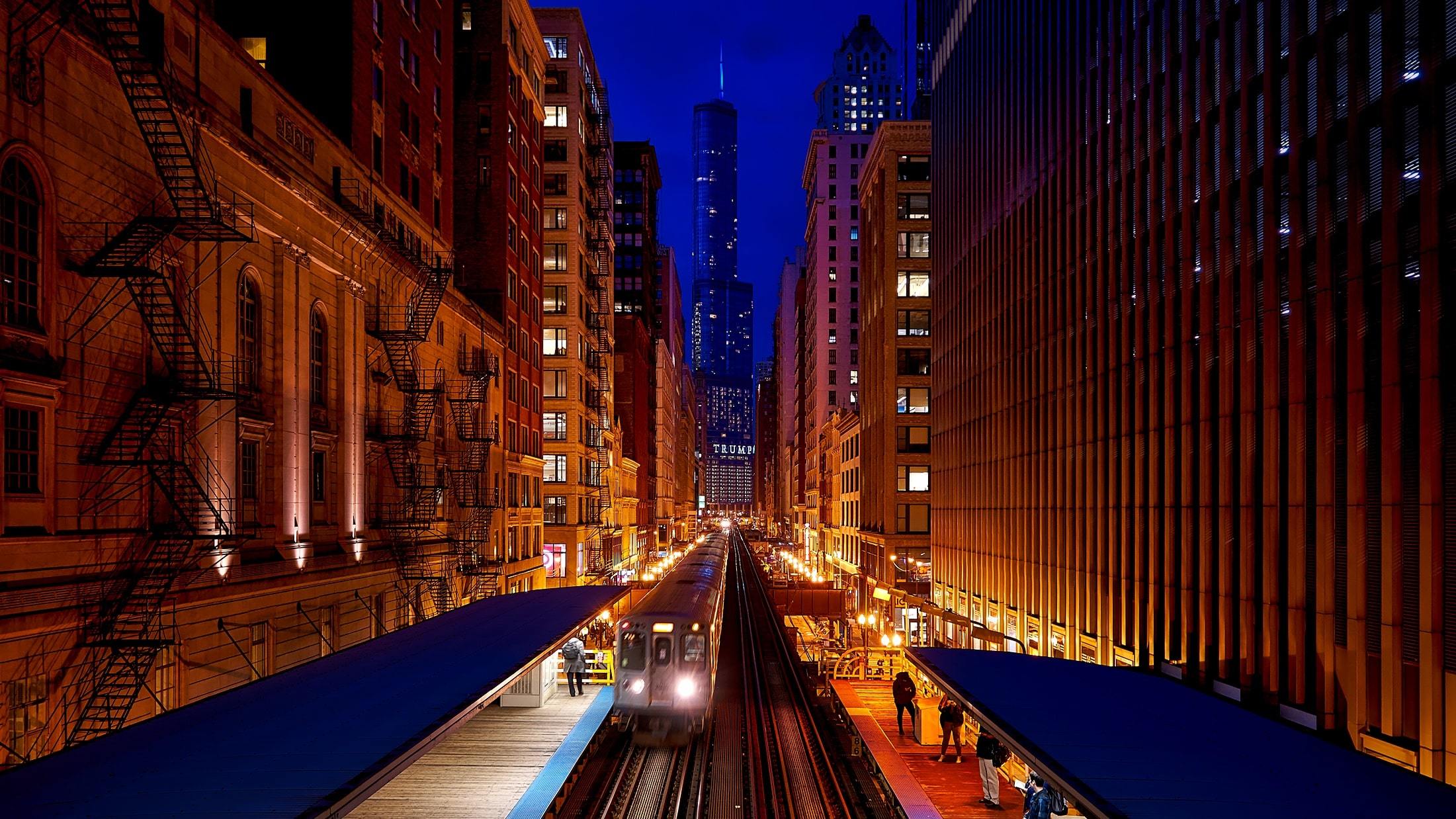 Backpacking Chicago train coming in between buildings