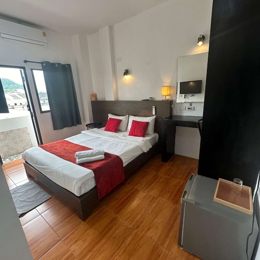 deluxe balcony sk postel phuket old town