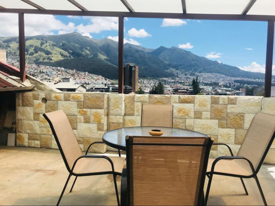 hostel revolution quito